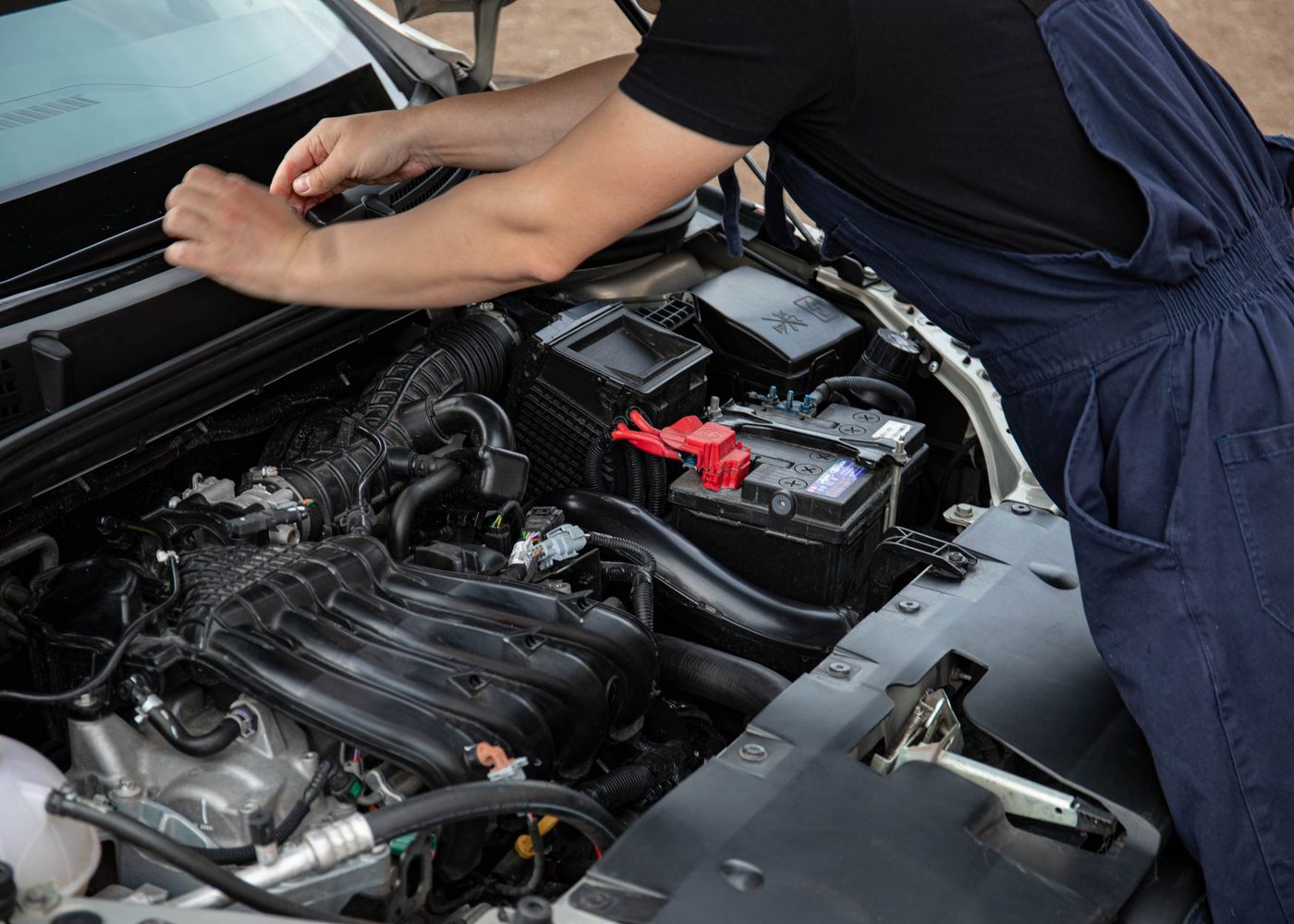 Motor destapado durante una reparación mayor